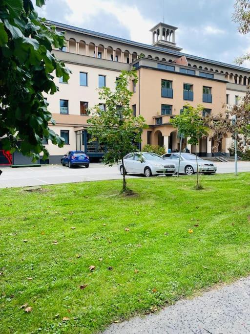 Residence Park Lovely Apartman With Private Parking Kysucke Nove Mesto Екстер'єр фото